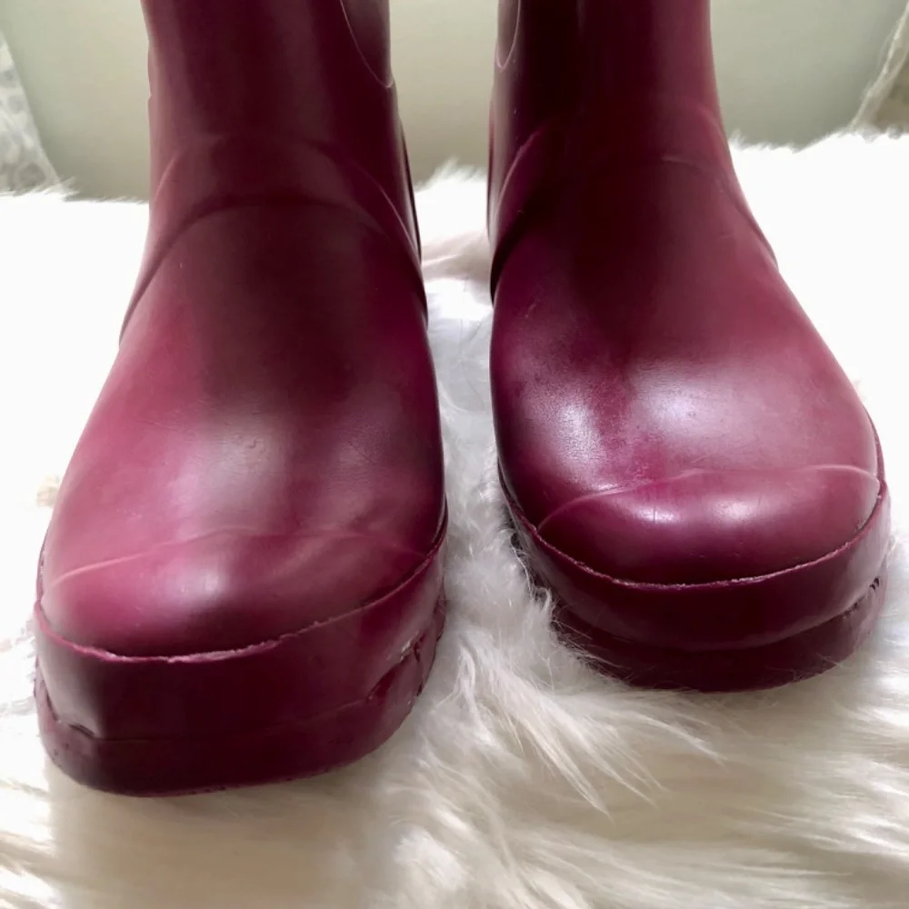 Tall Hunter Rain Boots, Size 9, Raspberry - Picture 12 of 13